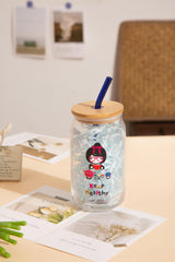 كوب بطبعة دمية – 16 أونصة. أدوات شرب لطيفة وغريبة الأطوار